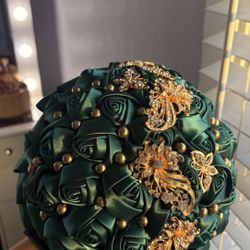 Emerald Green Quince Ramo