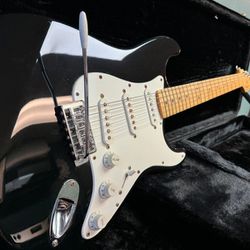 For Sale -  Electric Guitar Fender Stratocaster