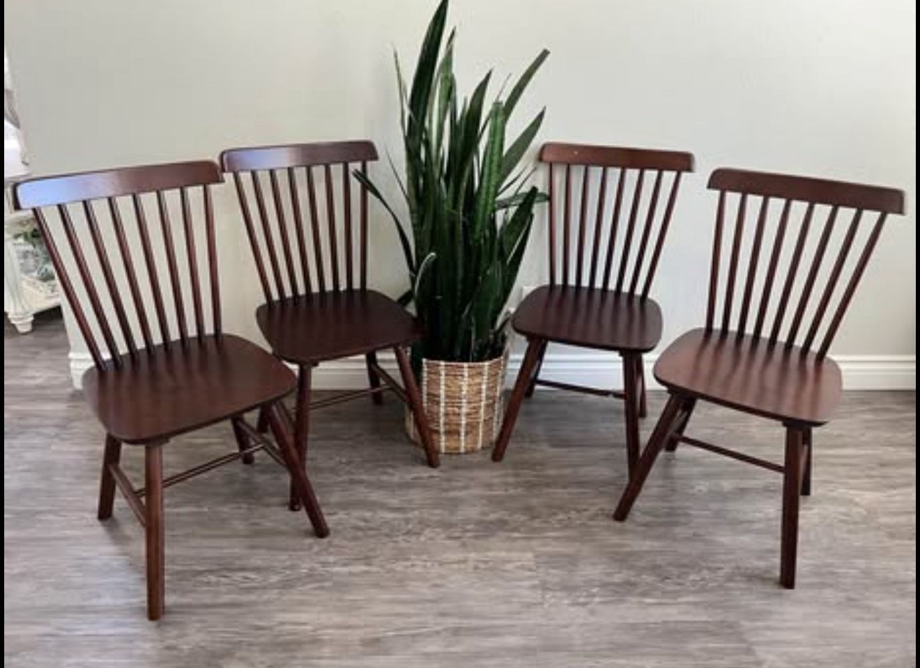 Walnut Windsor Dining Chairs Set of 4 Wooden Dining Chairs Set of 4 Walnut Spindle Dining Chairs for