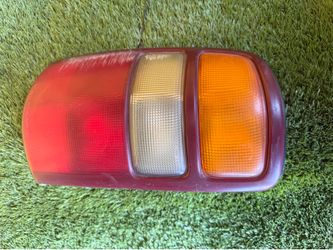 2001 chevy Yukon left/Driver side tail light
