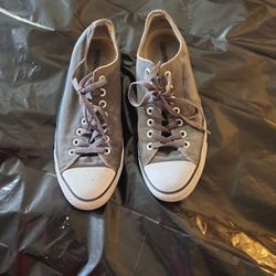 Converse Low Tops Size 9.5
