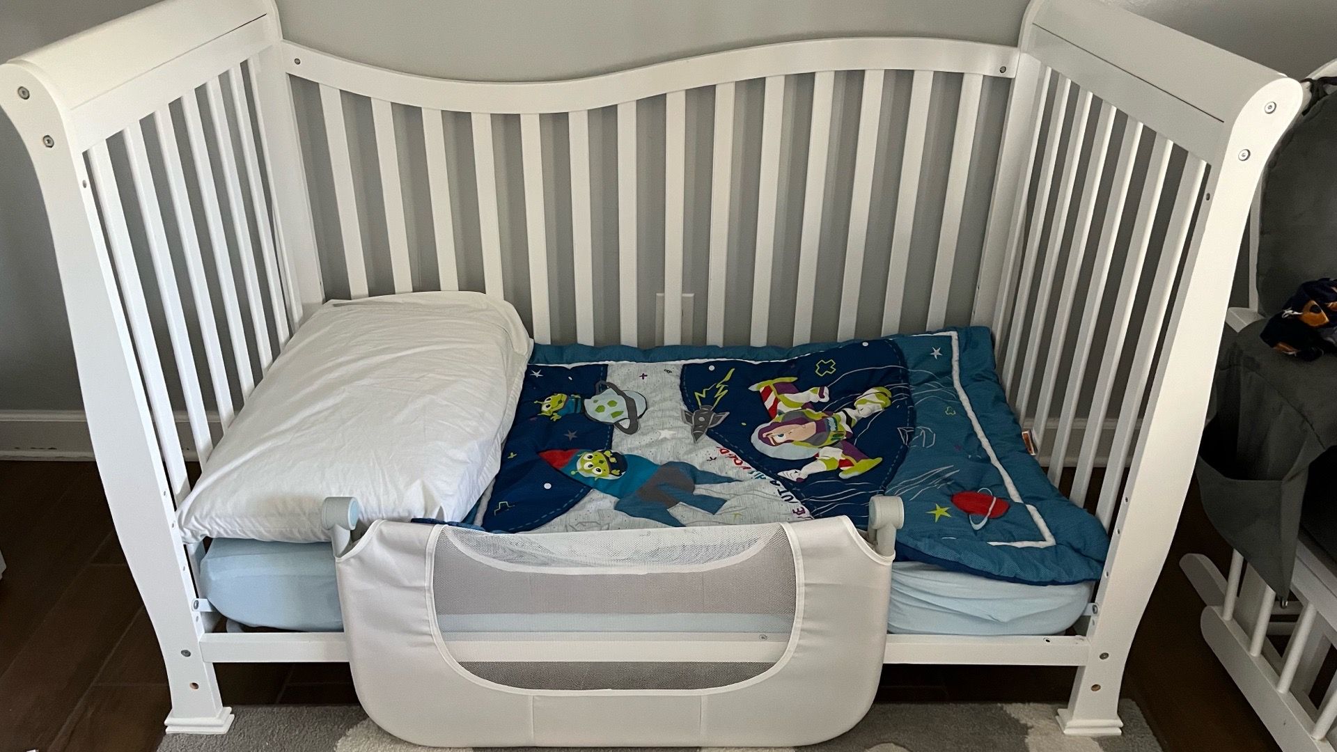 Crib with mattress and bedding set included