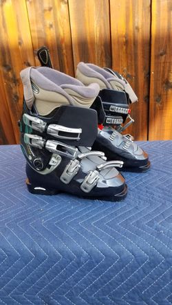Salomon evolution 8.0 ski skiing boots size 22.0 - 23.5 women's us 4 266mm Asking 80 Located in allen call or text