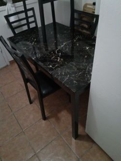 Dining room table selling because it's too big for my kitchen