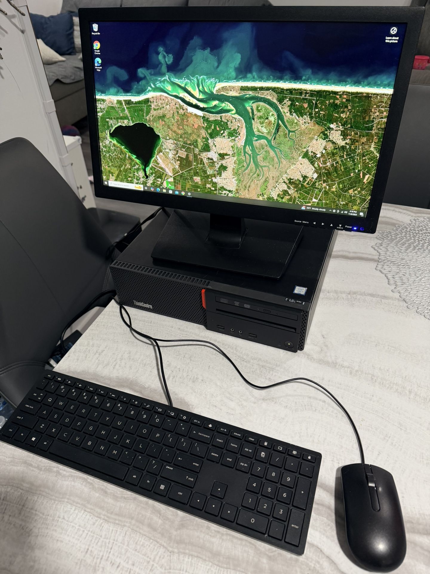 Lenovo desktop / Intel i5/ 8gb ram/ 512db Ssd/ Win 10 pro/ WiFi/ Monitor 20” FHD/Keyboard and Mouse