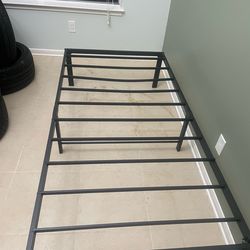 Free twin size foldable steel bed frame easily taken apart just have to pick it up