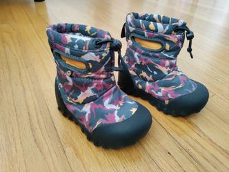 Bogs, winter boots, toddler Size 8