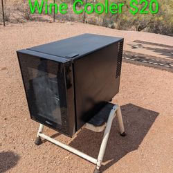 MAGIC CHEF  COUNTER TOP 6-Bottle Wine Cooler, 13-Liter Mini Fridge $20obo