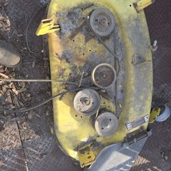 ((READ AD))((NEEDS WORK))((42" deck off a z225 Johndeere ZEROTURN)) Zeroturn Mower 