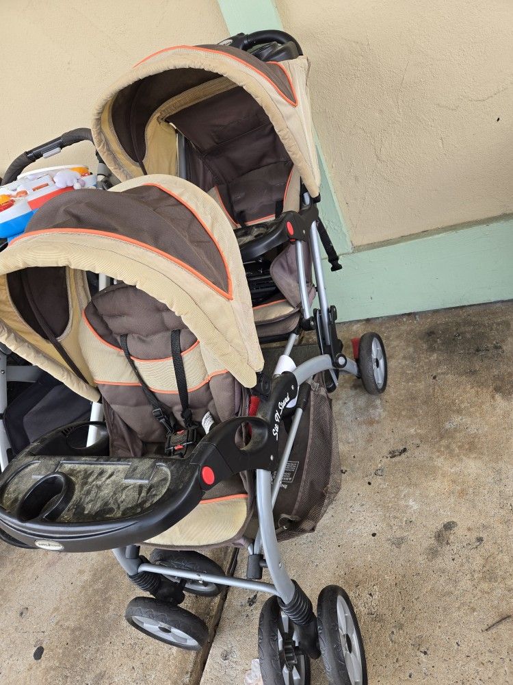 Kids Stroller ( It's AVAILABLE)