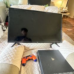 Ps4, 32 Inch TV, And 1 Controller