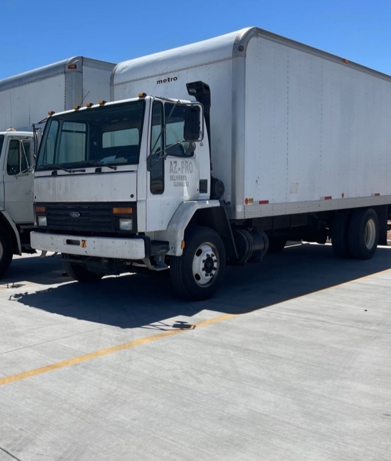 24foot truck w/liftgate Ready For Work