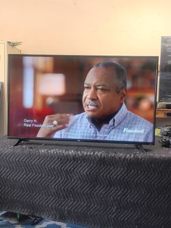 65 inch Roku 4k smart tv beautiful tv comes with remote control shows great quality clear picture works perfect guaranteed