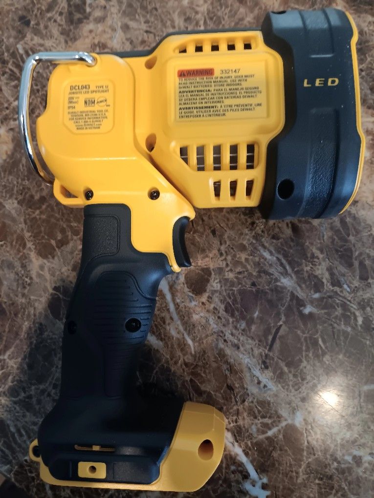 20V MAX Cordless LED Jobsite Spotlight