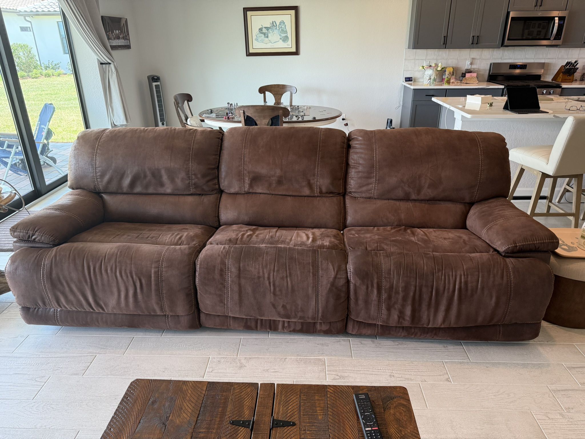 Brown Electric Reclining Couch 