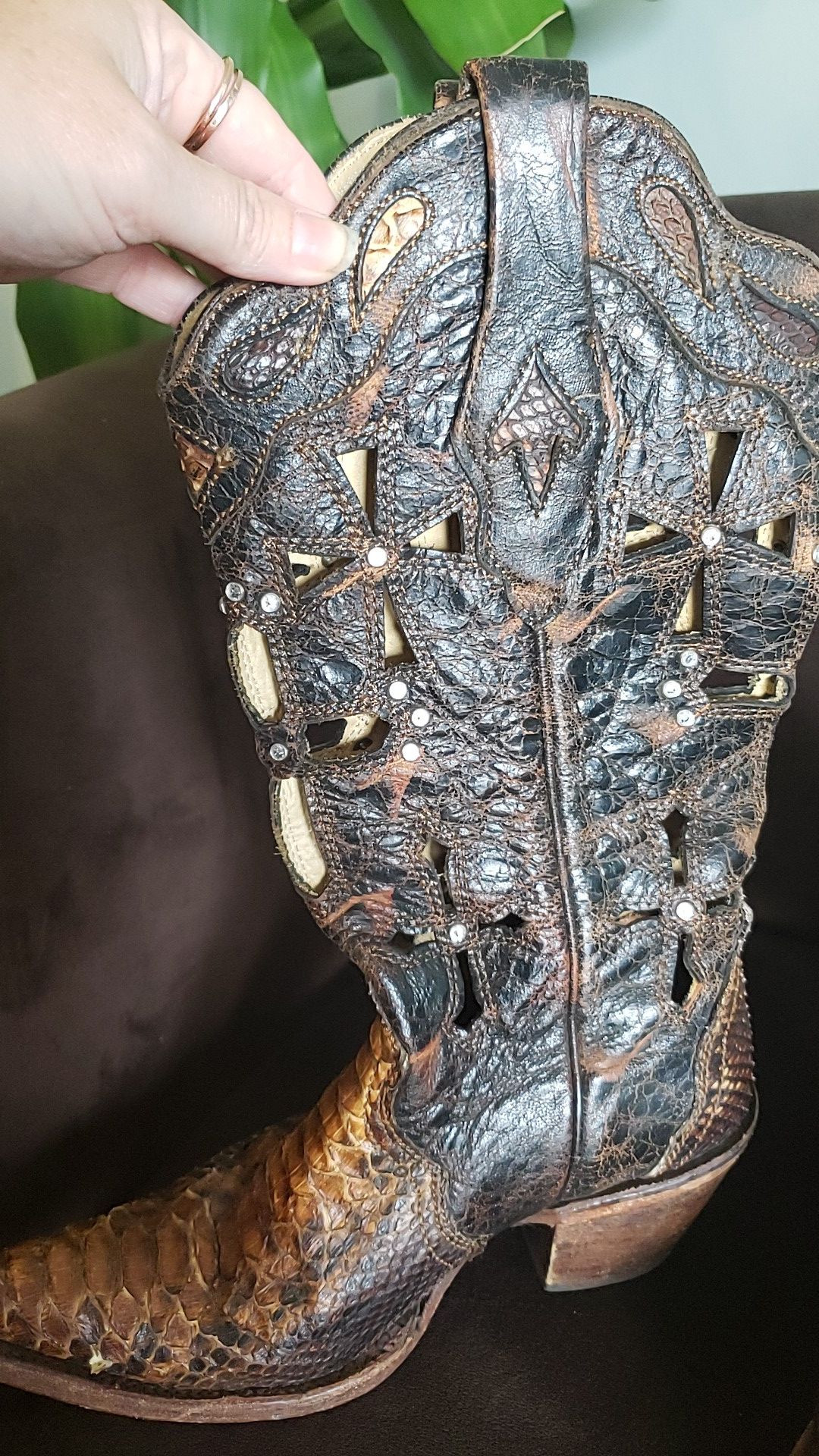 Real snake skin cowboy boots size 6