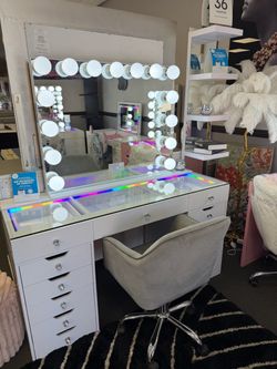 Hollywood Vanity Desk with Lighted Mirror