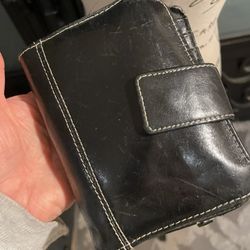 Leather Wallet Women’s In Terrible Condition