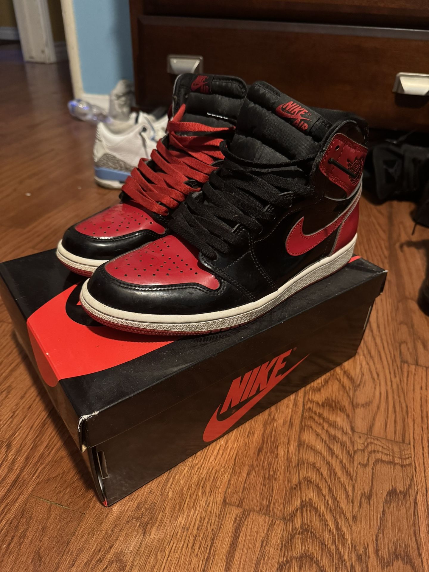 Air Jordan 1 Patent Bred