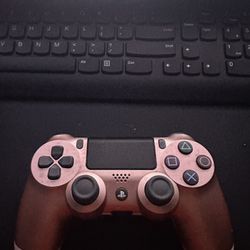 PLAYSTATION 4 CONTROLLER
