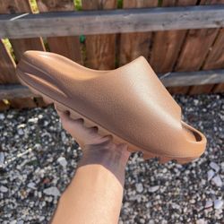 Yeezy Slide Flax (Size 10)