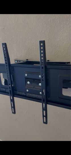 Pivoting TV (Heavy Duty) Wall Mount