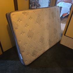 FULL SIZE MATTRESS CLEAN