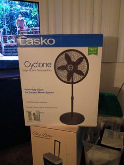 Lasko Cyclone large room pedestal fan