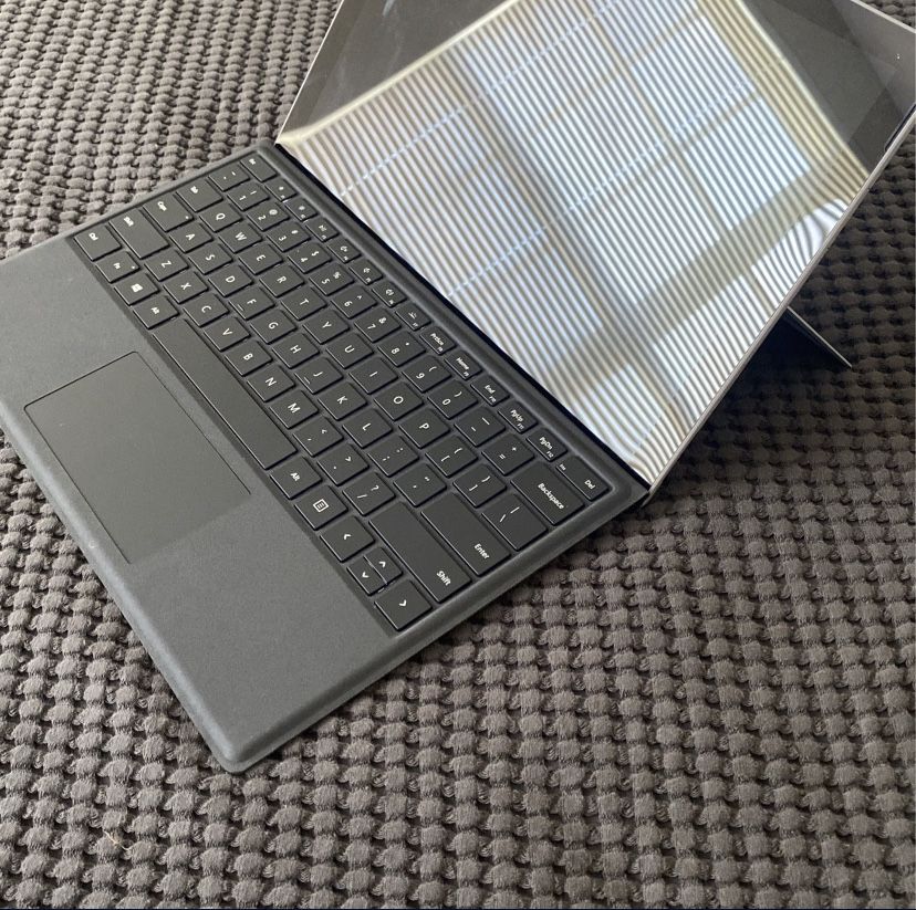 Microsoft Surface Pro (5th Gen)