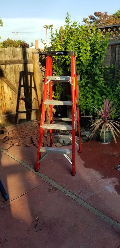 5foot Ladder Like New