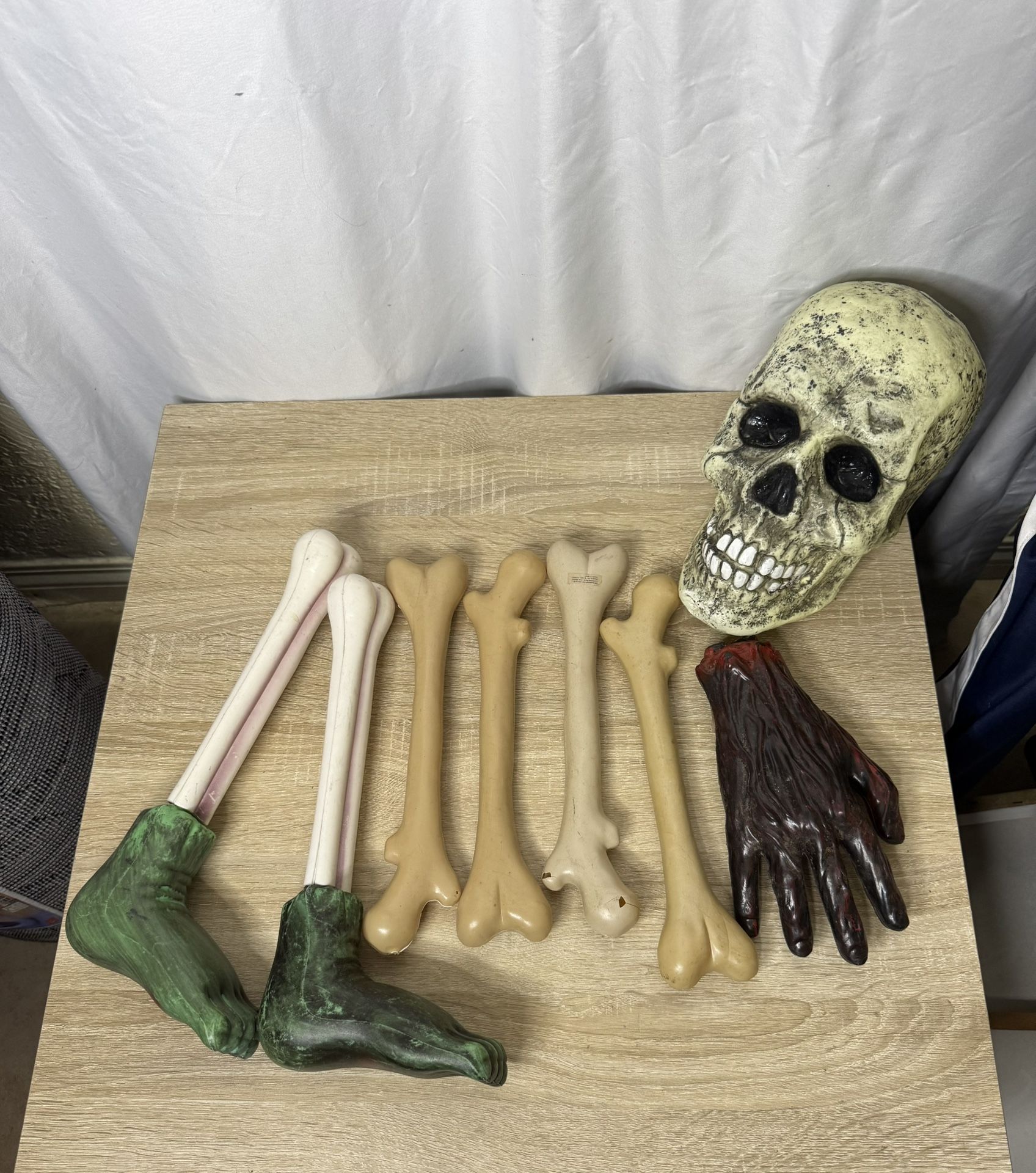 Halloween Skeleton Bones And Skull Yard Decorations $3