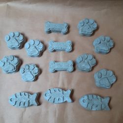 Cement Pet Paws, Fish, Cute Little Dog Bones.  Yard And Garden Decoration/ Patio Decorating/Flower Pot  Cutie Decorating 