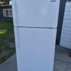 Frigidaire Apartment Size Refrigerator (Delivery)
