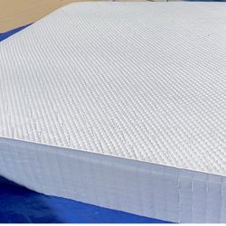 🛏️ KING Mattress — DELIVERY AVAILABLE — Grab It While It’s Here!