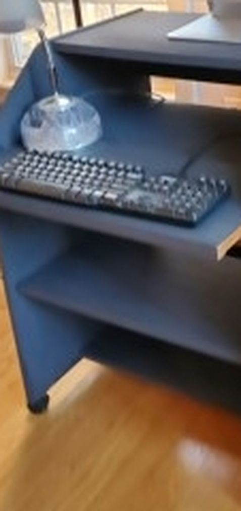Computer Desk With FREE Chair.. Great For Small Space