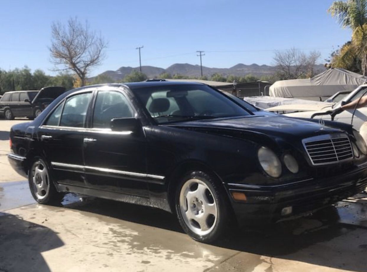 1997 Mercedes Benz E-420 for parts! Doesn’t run!