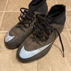 Nike Junior Zoom Mercurial Superfly Club Soccer Cleats Size 4Y