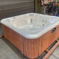 Hot Springs: 6 Seat Hot Tub