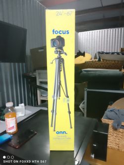 Onn tripod with smartphone cradle