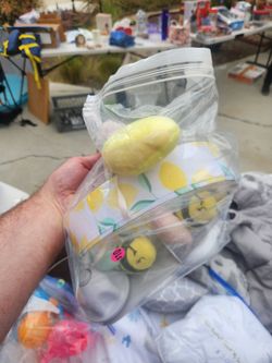 Mobile for crib 10 $ bumble bees lemons.