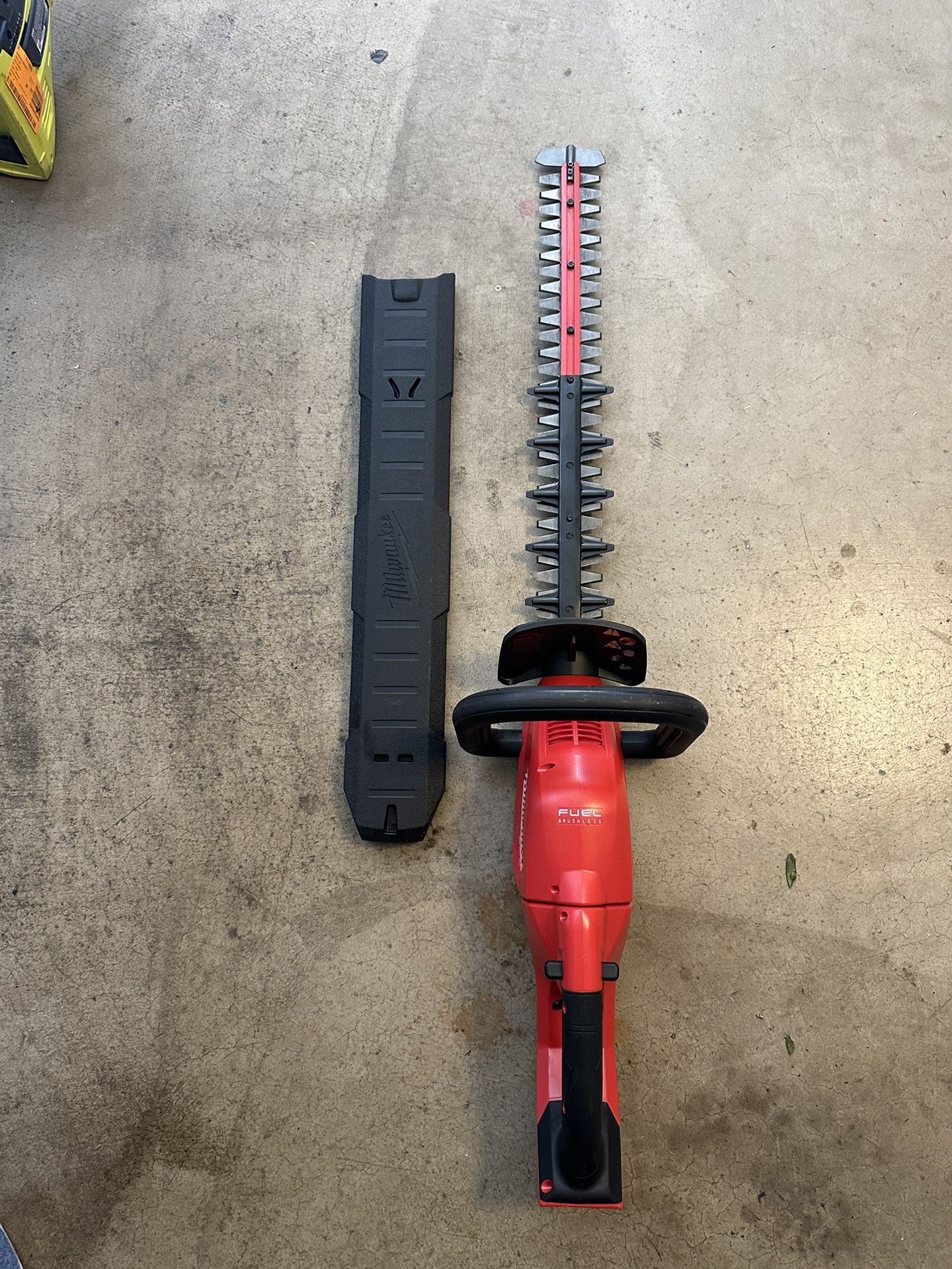 Milwaukee M18 FUEL 18-Volt 24 in. Brushless Cordless Battery Powered Hedge Trimmer (Tool-Only)
