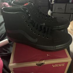 New In Box Womens Size  9.5/Mens Size 8 Vans Sneakers