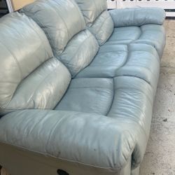 Free Sofa That Reclines And You Can Charge Phone