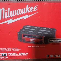 Milwaukee  Radio Charger Pack Out 