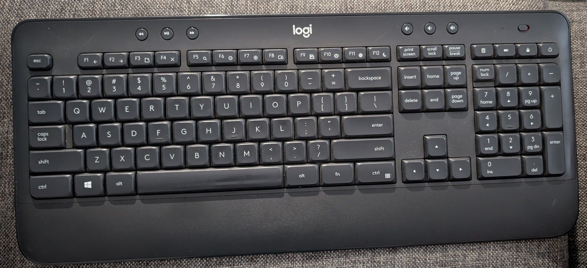 Logitech K545 Keyboard SMOKE FREE PET FREE