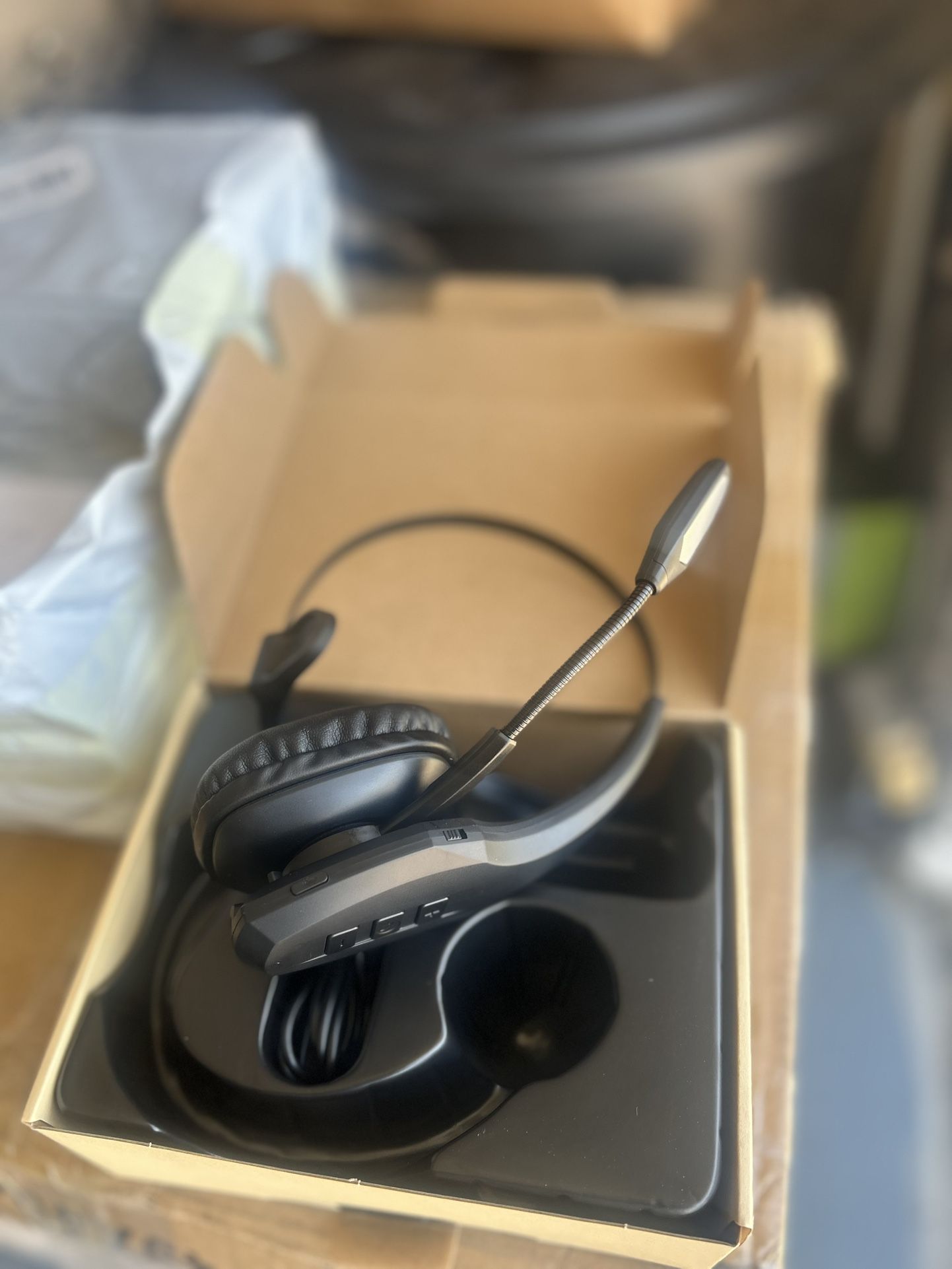 55Hrs Working Time Wireless Headset with Dual Noise Cancelling Mic Trucker Headset, 80 Days Long Battery Time, Dual Devices Can Be connected Headphone
