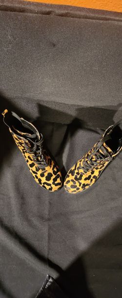 Animal print shoes size 7