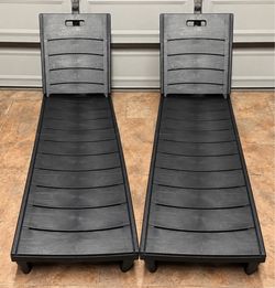 Set of 2 Outdoor Lounge Chairs!