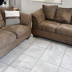 Matching Living Room Set! 