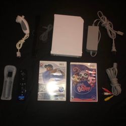 Nintendo Wii 🎮 console works perfectly has the latest update on it with everything you need to play